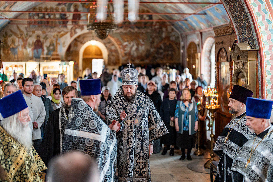 Литургия Преждеосвященных Даров в Михаило-Архангельском храме города Пущино г.о. Серпухов
